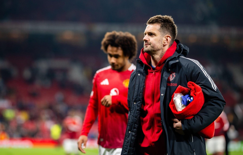 Tom Heaton: Người gác đền trong bóng tối của Man Utd - 2