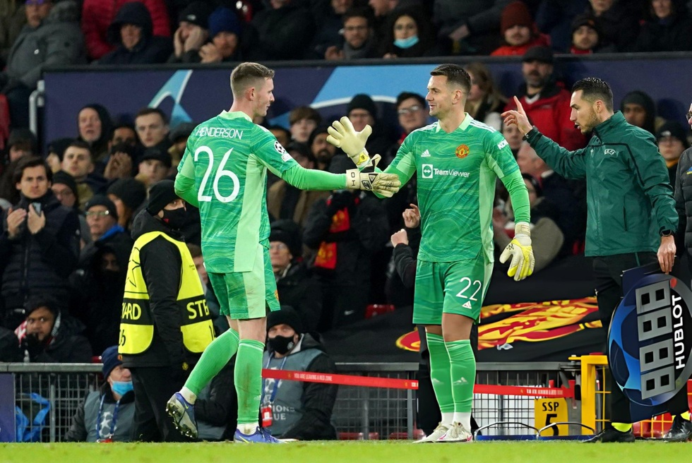 Tom Heaton: Người gác đền trong bóng tối của Man Utd - 3