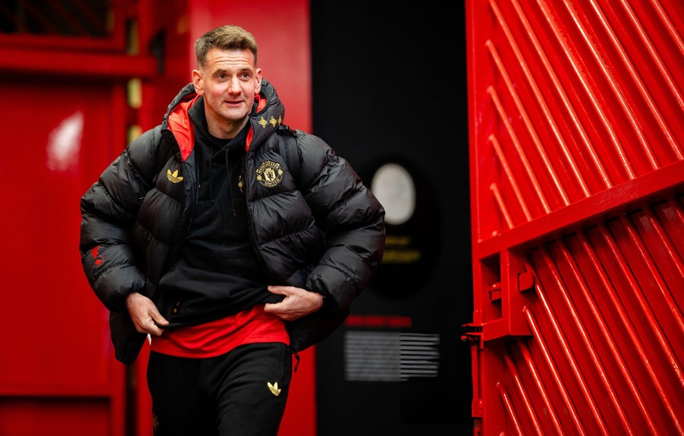 Tom Heaton: Người gác đền trong bóng tối của Man Utd - 5