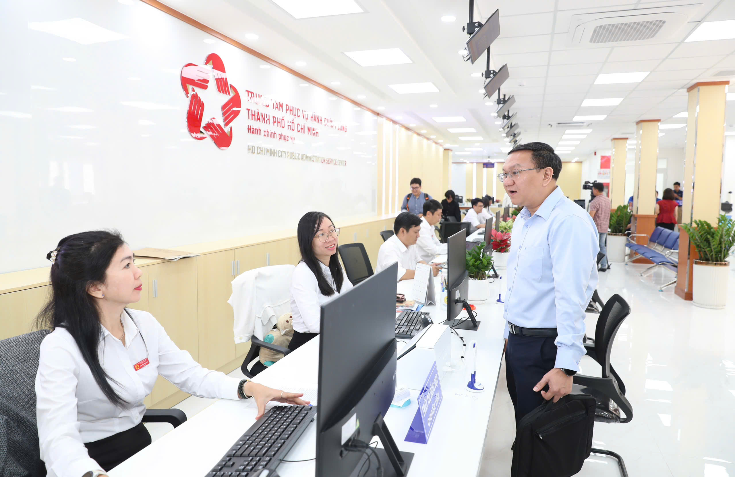 Hình ảnh Trung tâm Phục vụ hành chính công TPHCM sáng nay - Ảnh 7.