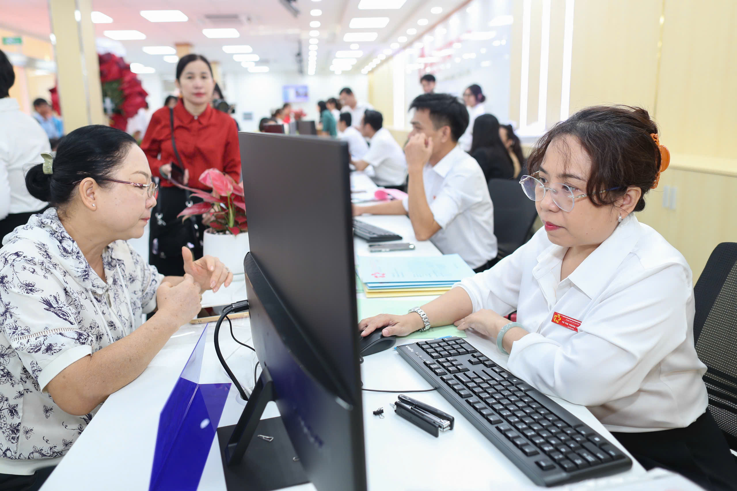Hình ảnh Trung tâm Phục vụ hành chính công TPHCM sáng nay - Ảnh 8.