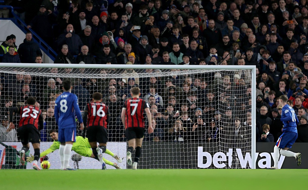 Man Utd hòa đội bét bảng, Chelsea tiếp tục bộ mặt thất thường - 3