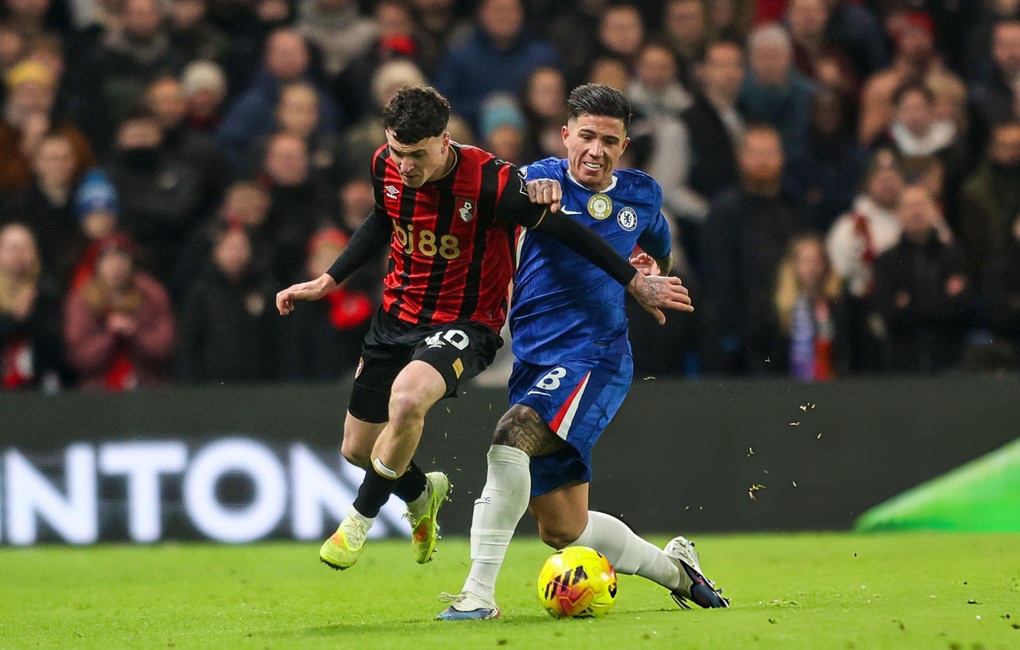 Man Utd hòa đội bét bảng, Chelsea tiếp tục bộ mặt thất thường - 4