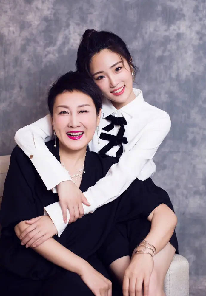 Năm 2025 thất bát của dàn con cái nghệ sĩ: Cơ hội “mớm” tận miệng nhưng chẳng nên cơm cháo gì- Ảnh 4. Năm 2025 thất bát của dàn con cái nghệ sĩ: Cơ hội “mớm” tận miệng nhưng chẳng nên cơm cháo gì- Ảnh 4.