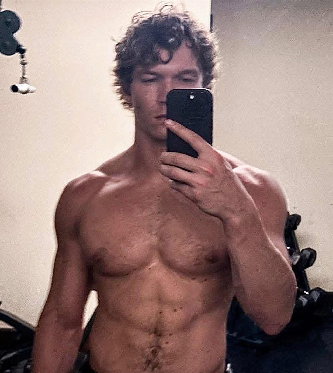 Phim 18+ hay đến mức 1000 người chấm 1 sao vẫn lập kỷ lục 2025, cặp chính đẹp hoàn hảo không biết chê chỗ nào- Ảnh 6.