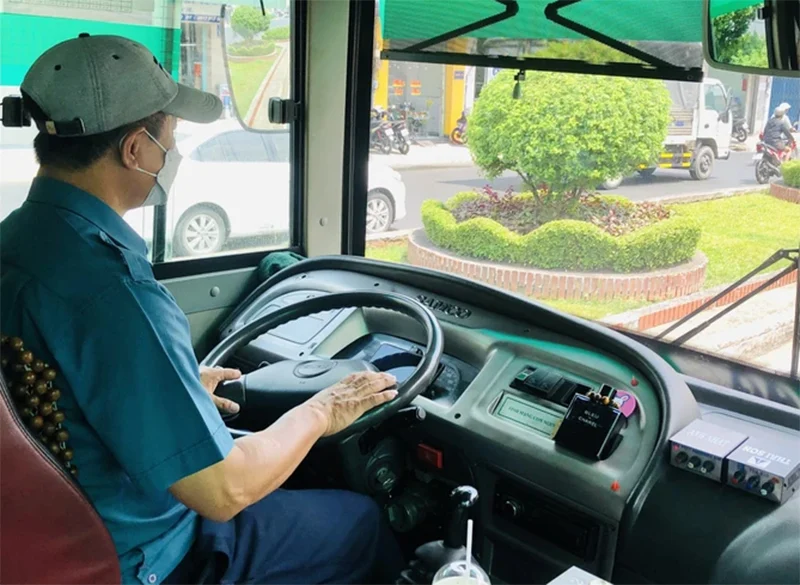 Luật giao thông điều chỉnh, mùa cao điểm đến gần: Tài xế cần thích ứng ra sao?- Ảnh 2.