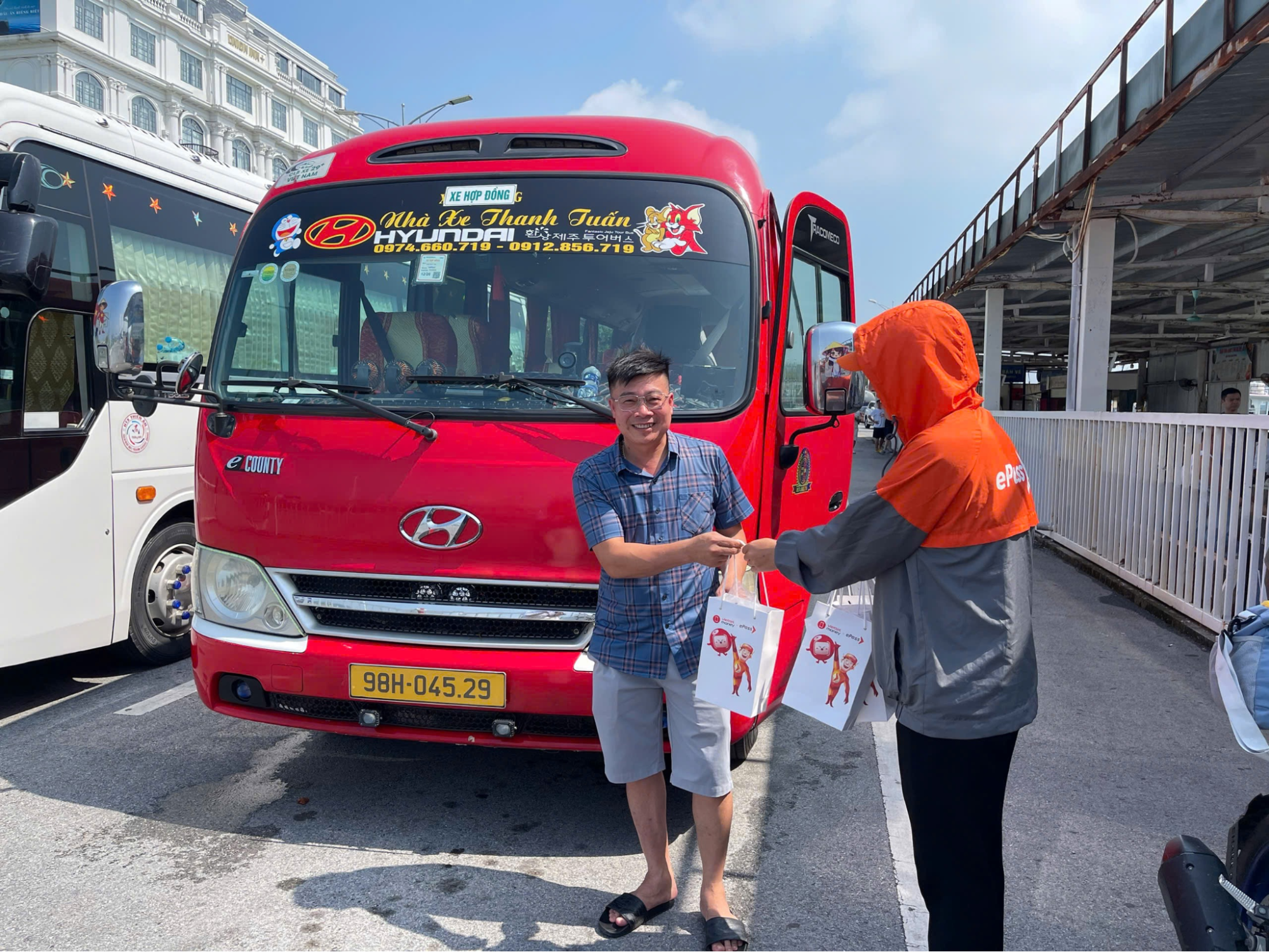 Luật giao thông điều chỉnh, mùa cao điểm đến gần: Tài xế cần thích ứng ra sao?- Ảnh 3.