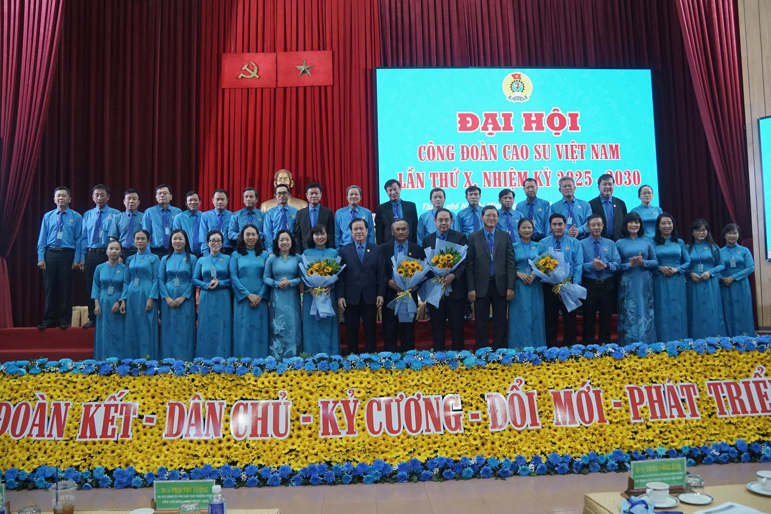 Đại hội Công đoàn cao su Việt Nam: Bà Huỳnh Thị Cẩm Hồng được bầu làm chủ tịch Công đoàn ngành - Ảnh 6.