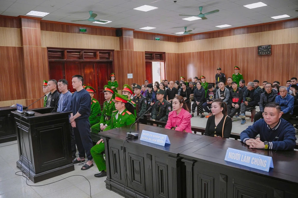 Vi “ngộ” hầu tòa vì đưa hối lộ, môi giới chạy giảm án-3.jpg