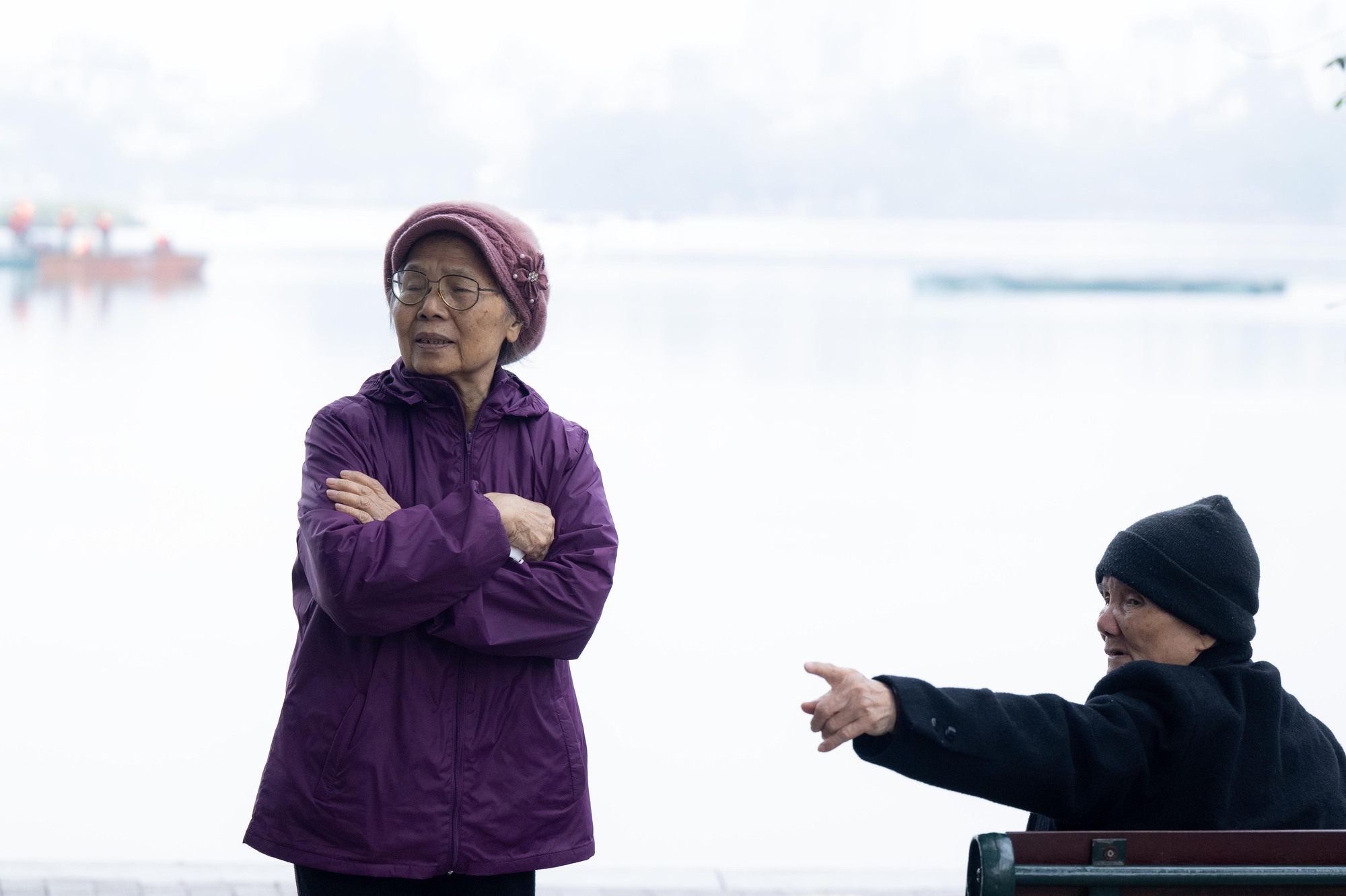 Không khí trước đêm Giao thừa: Người Hà Nội háo hức mong chờ màn pháo hoa 