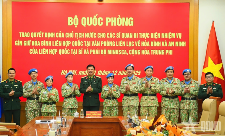 Trao quyết định cử sĩ quan đi làm nhiệm vụ gìn giữ hòa bình Liên Hợp quốc - Ảnh 5.