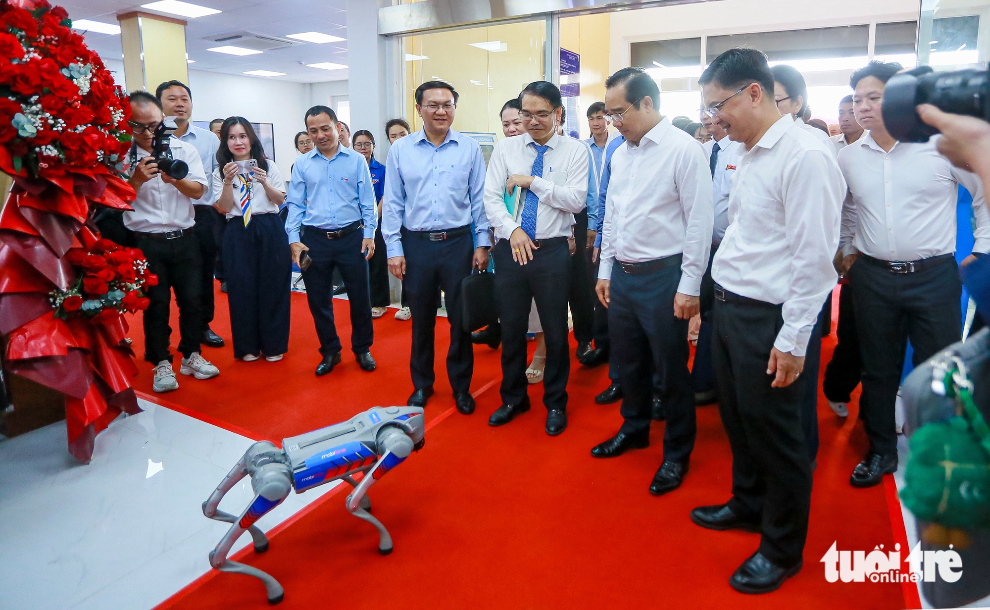 Chính thức ra mắt Trung tâm Phục vụ hành chính công TP.HCM, tiếp nhận cùng lúc 500 - 700 người 5 Chính thức ra mắt Trung tâm Phục vụ hành chính công TP.HCM, tiếp nhận cùng lúc 500 - 700 người - Ảnh 4.