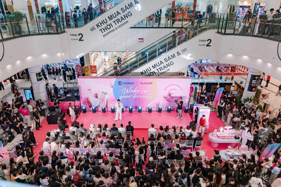 Ca sĩ Anh Tú xuất hiện cực cháy tại sự kiện COCOLUX x Club Clio, fan chen kín trung tâm thương mại- Ảnh 2.