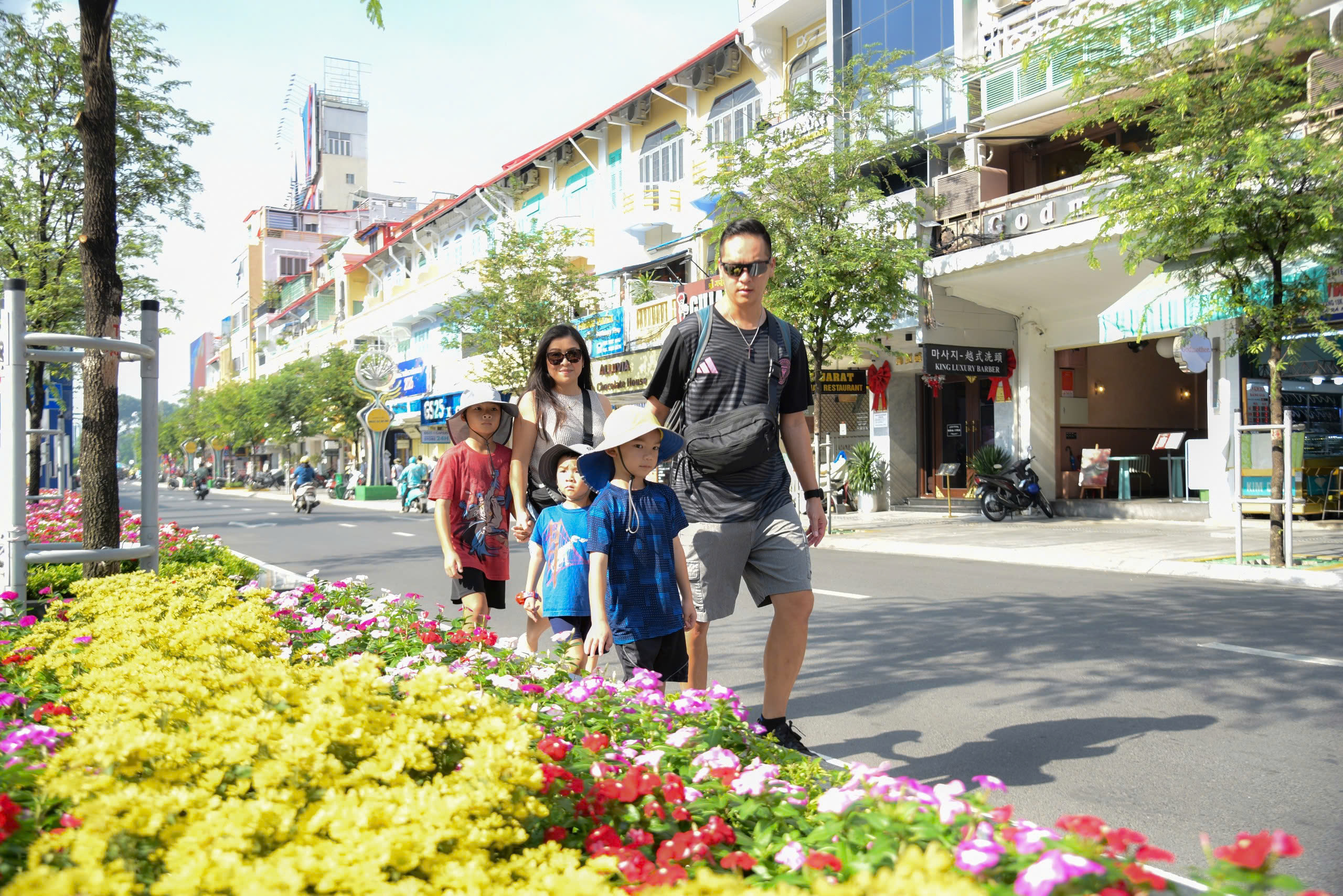 Khánh thành chỉnh trang đường Lê Lợi, Khang Điền 'làm đẹp' tiếp chợ Bến Thành, đường Nguyễn Huệ 5 Khánh thành chỉnh trang đường Lê Lợi, Khang Điền 'làm đẹp' tiếp chợ Bến Thành, đường Nguyễn Huệ - Ảnh 6.