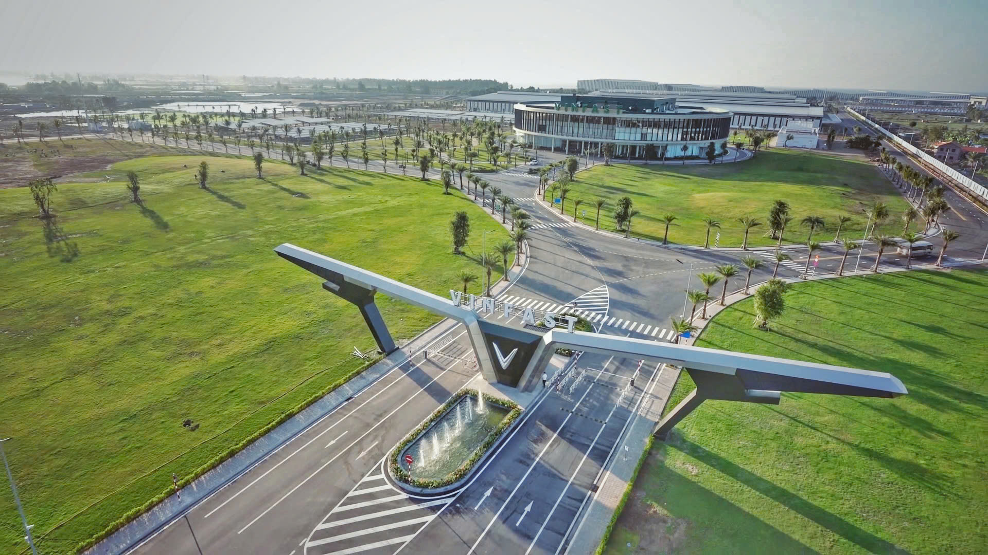 Chiếc xe thứ 200.000 chính thức lăn bánh từ nhà máy VinFast Hải Phòng- Ảnh 2.