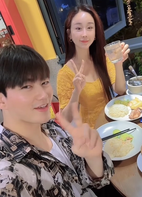 1 Hoa hậu - 1 Hoa hậu -