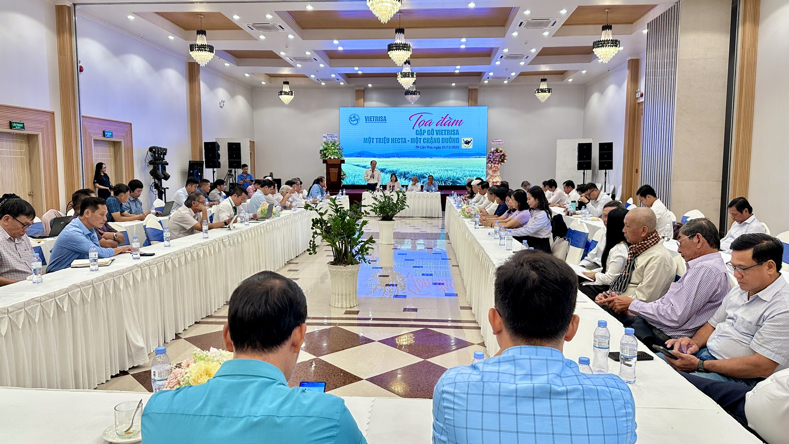 Lúa gạo miền Tây thay đổi tư duy 'làm nhiều' sang 'làm đúng'- Ảnh 2.