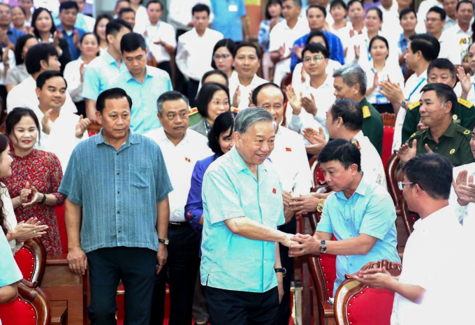 Tổng Bí thư Tô Lâm và các đại biểu Quốc hội đoàn thành phố Hà Nội tiếp xúc cử tri đơn vị bầu cử số 10. Ảnh: Phạm Hùng