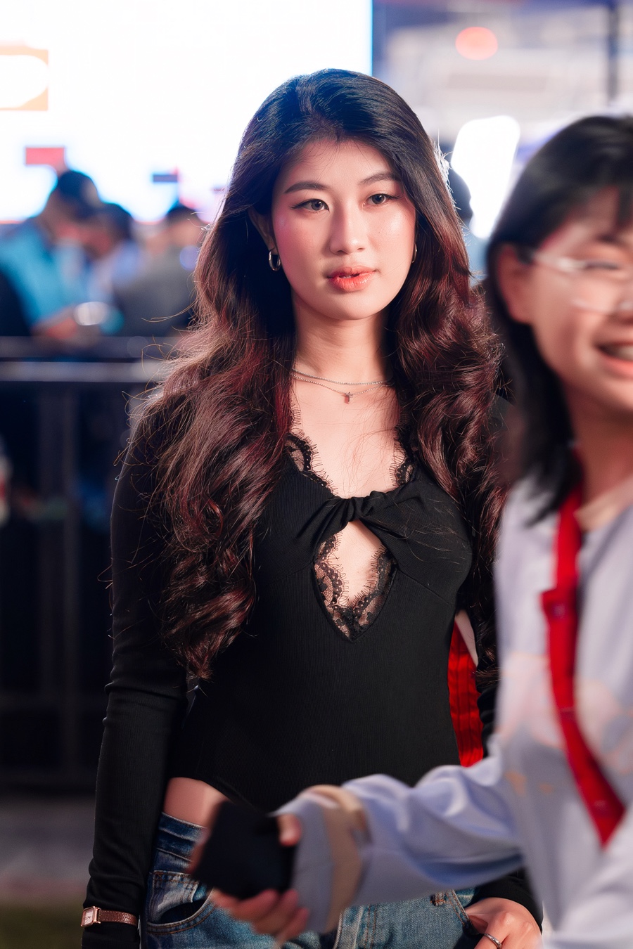 Sẵn sàng đón năm mới 2026: Người dân đổ về trung tâm, trải bạt giữ chỗ xem pháo hoa trước 9 tiếng- Ảnh 5.