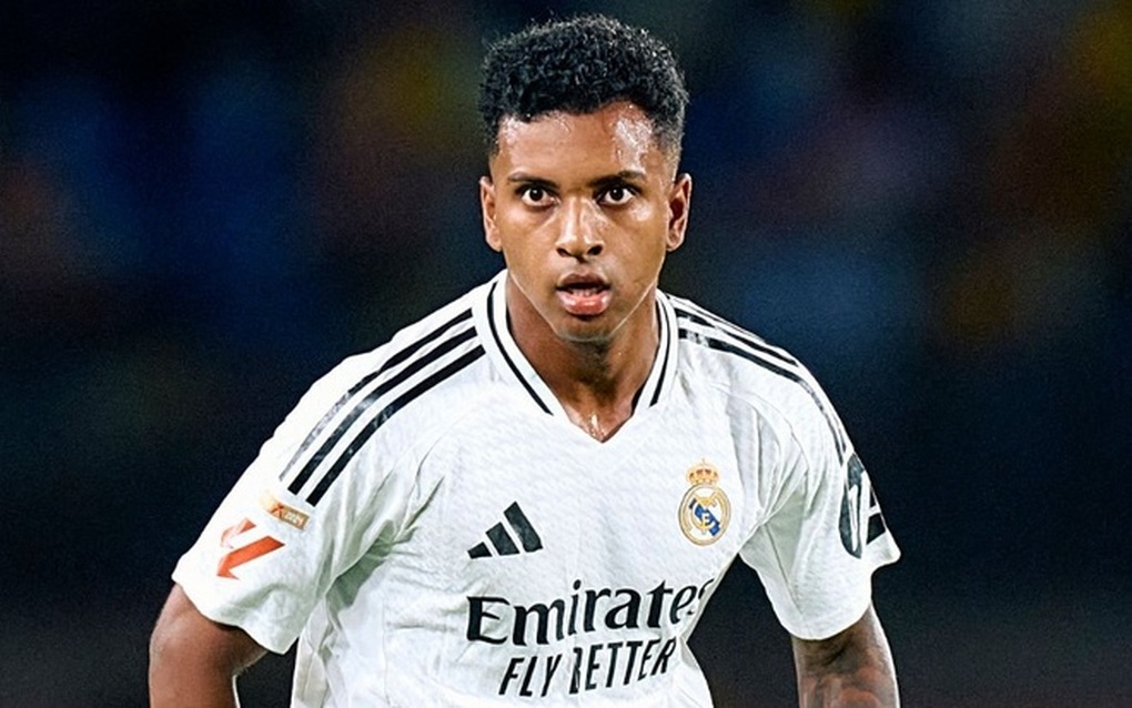 Top 10 cầu thủ mất giá thê thảm nhất bóng đá thế giới năm 2025 - 5