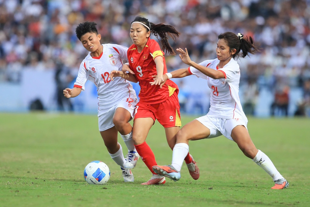 Những điểm nhấn thành công của bóng đá Việt Nam trong năm 2025 - 2