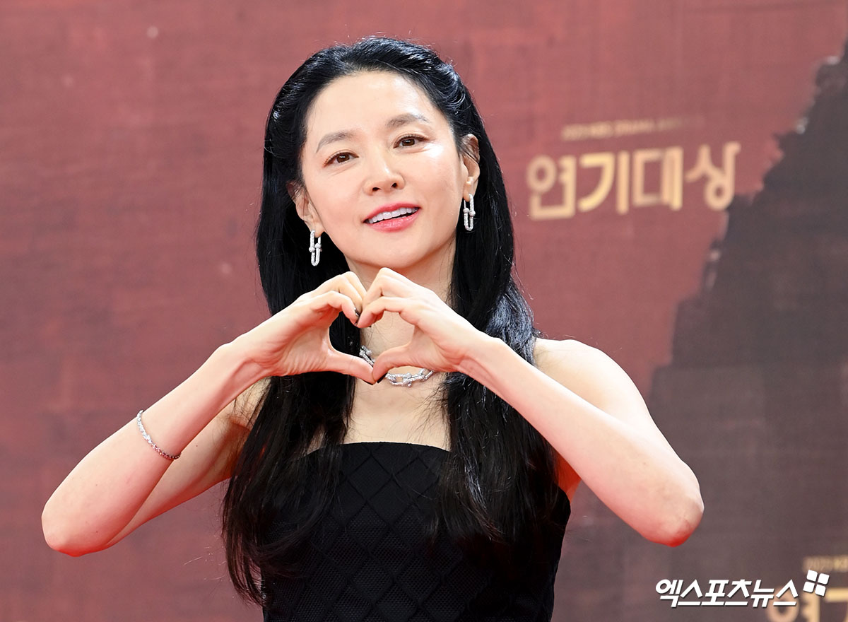 Thảm đỏ KBS Drama Awards 2025: 