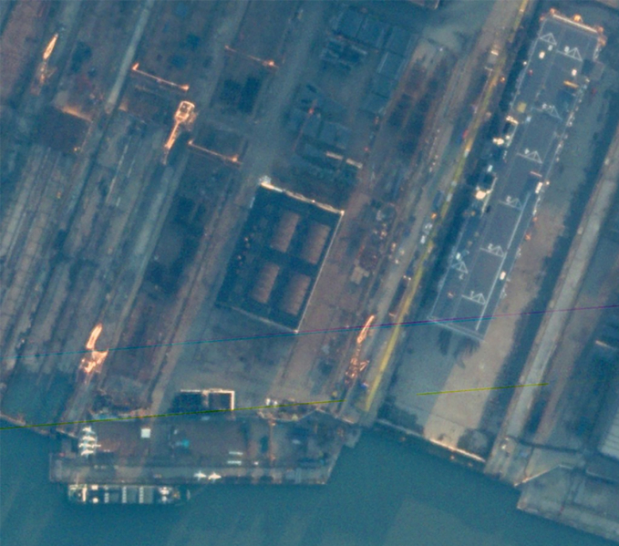 Xe tải được cho là chở hệ thống máy phóng điện từ và tàu đổ bộ tấn công lớp Type-076 trong ảnh vệ tinh chụp ngày 28/12. Ảnh: Planet Labs