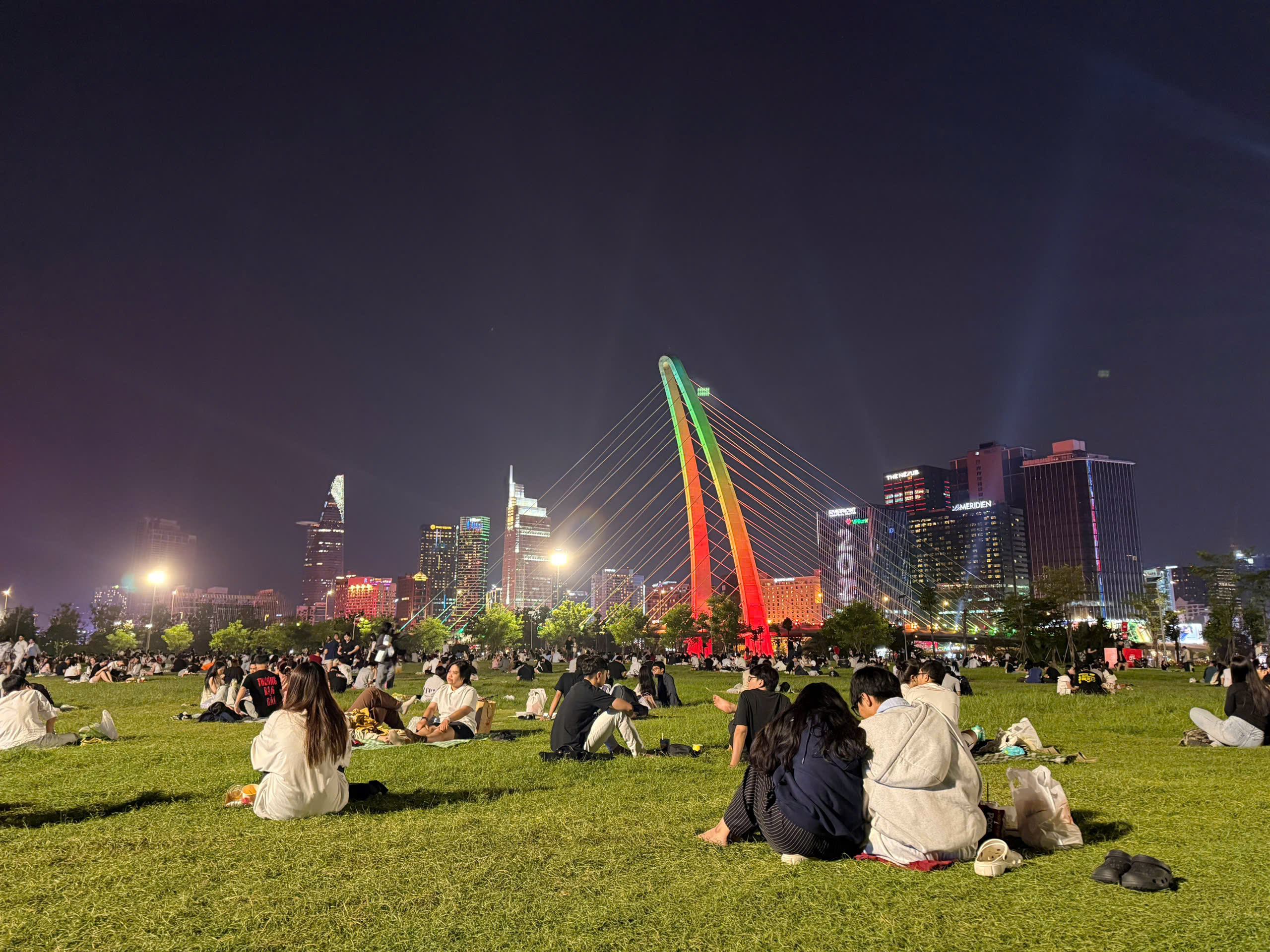 1767193707 388 Bien nguoi cho don xem phao hoa mung nam moi