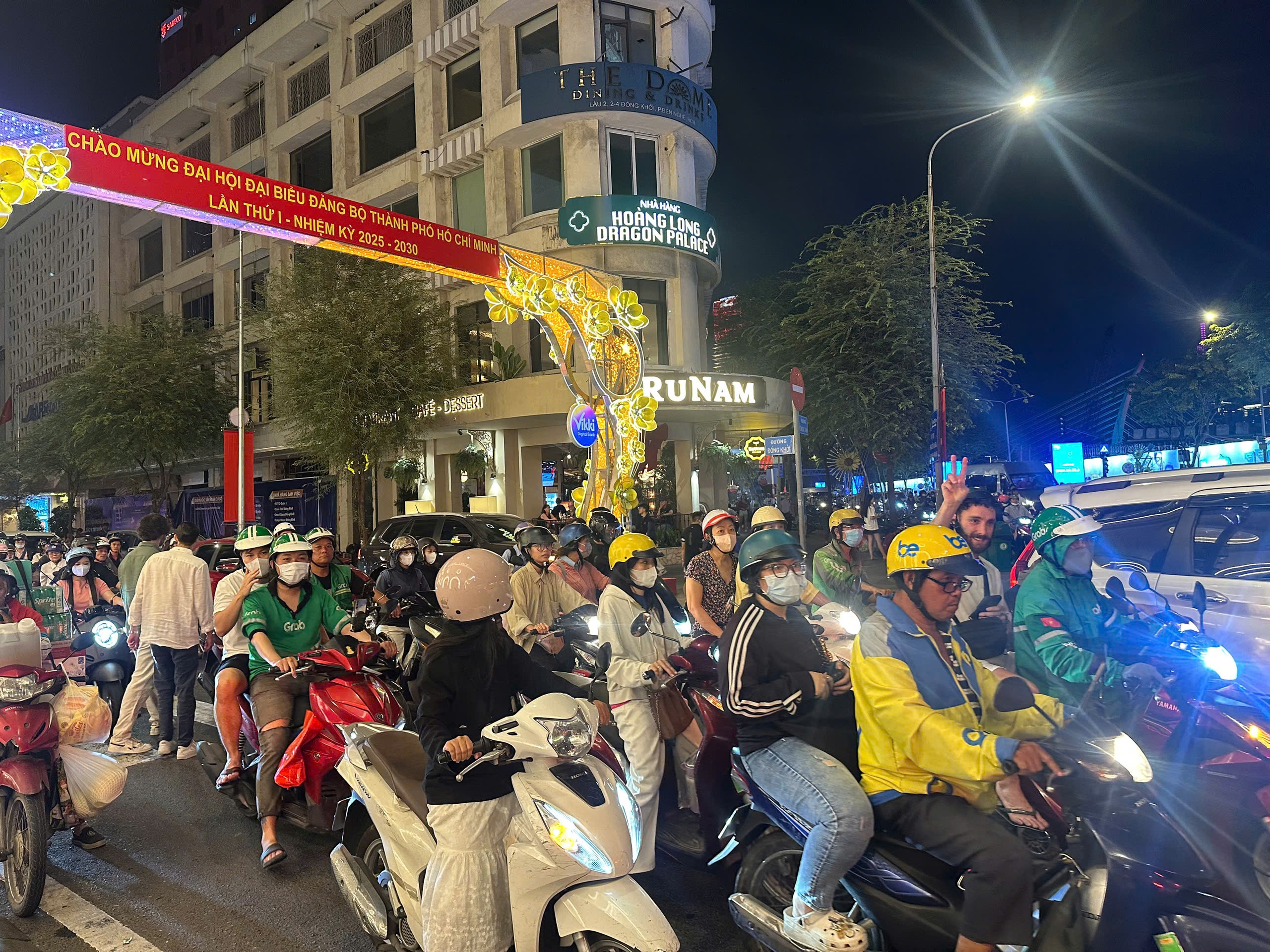 1767193708 661 Bien nguoi cho don xem phao hoa mung nam moi