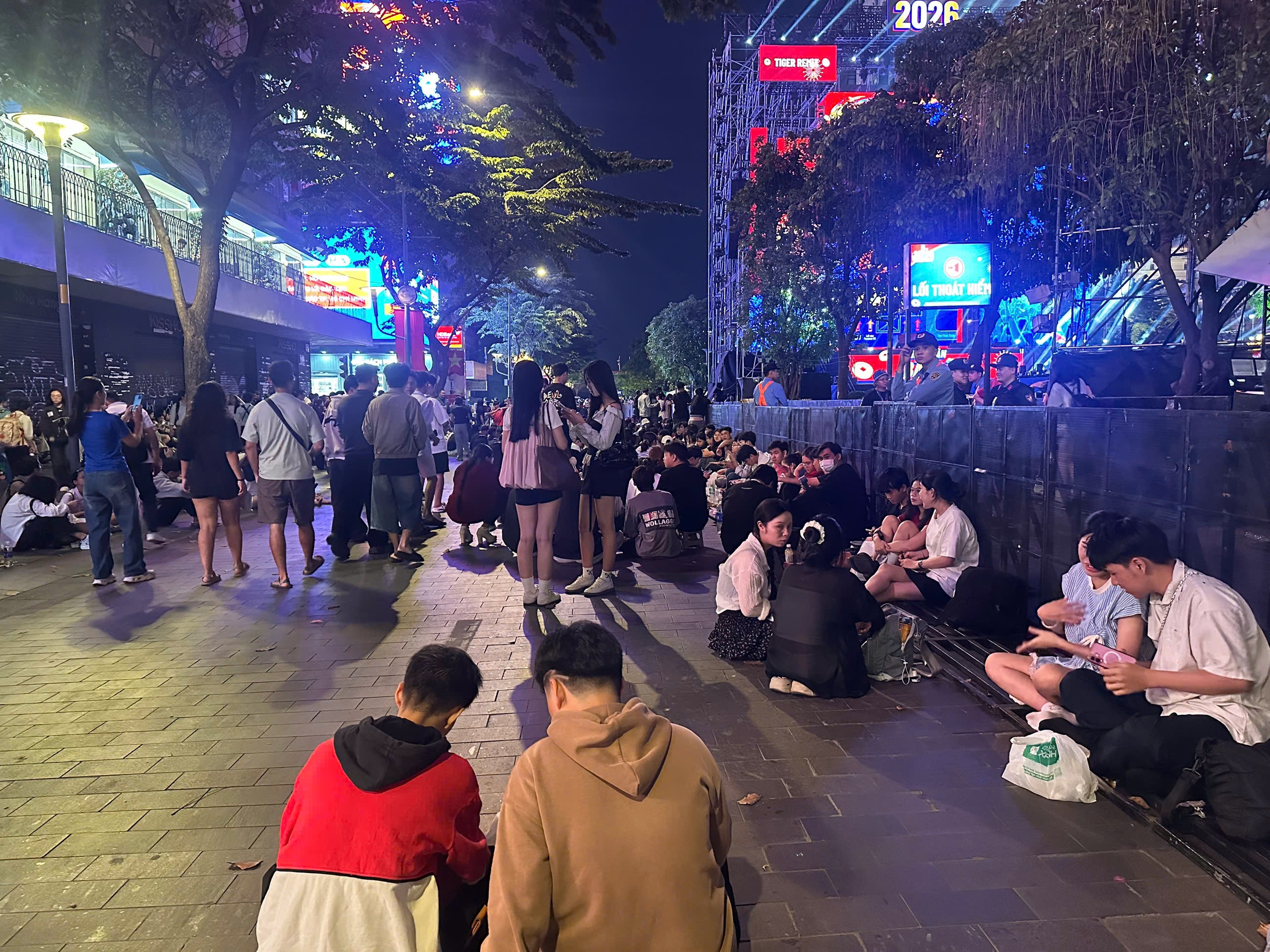 1767193709 752 Bien nguoi cho don xem phao hoa mung nam moi