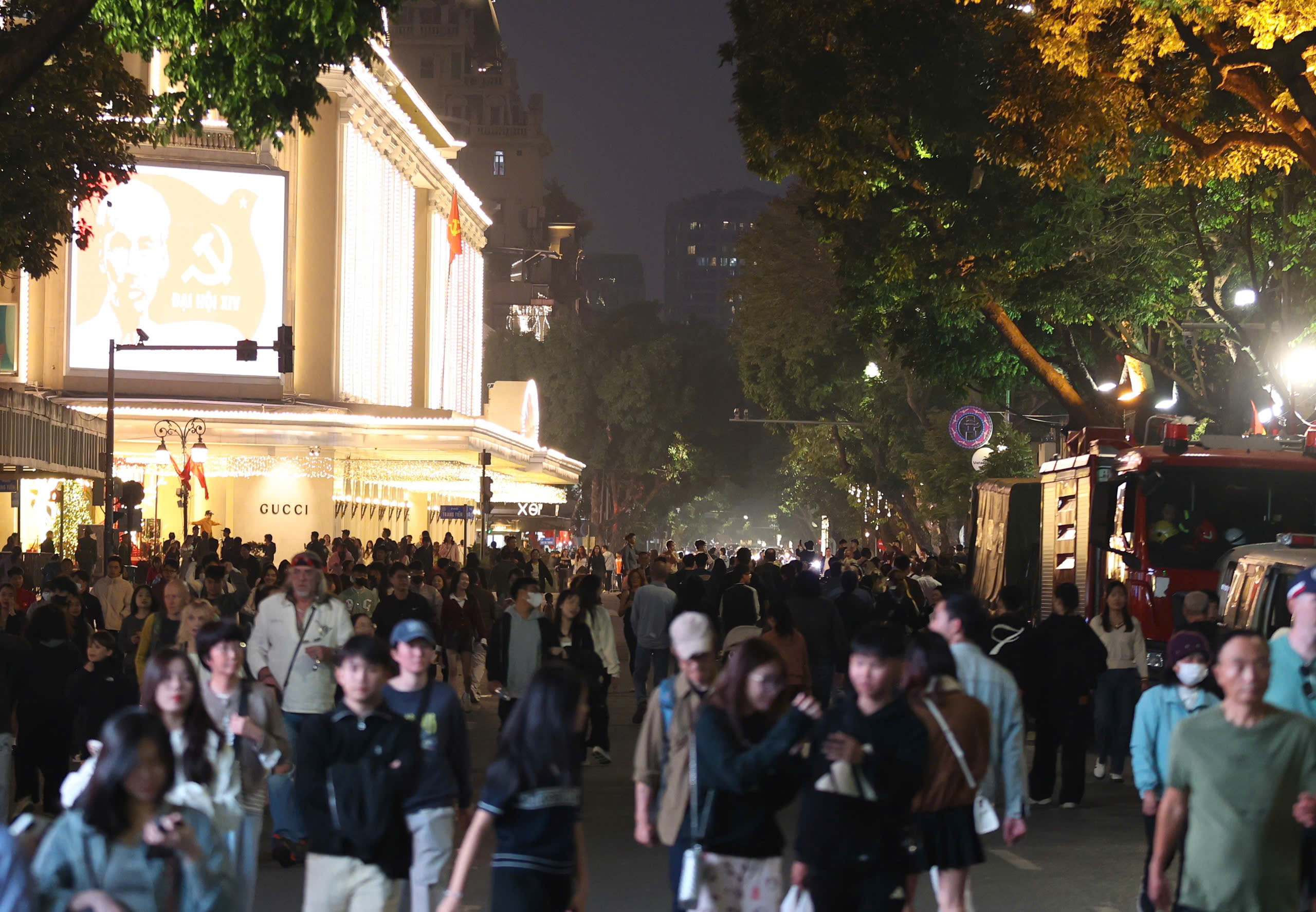 1767193713 587 Bien nguoi cho don xem phao hoa mung nam moi