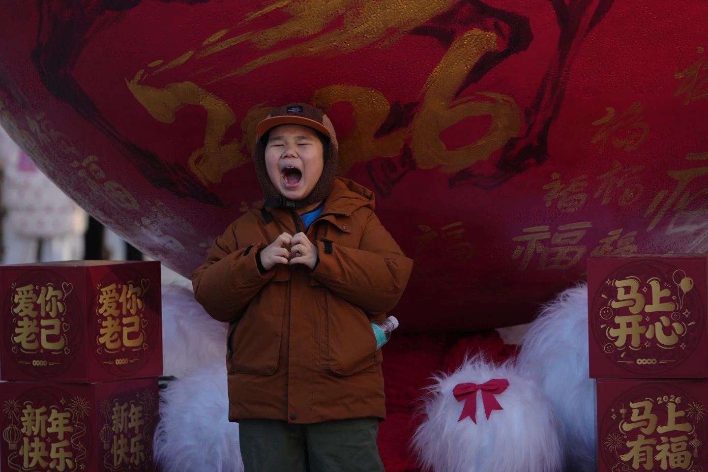 Châu Á đón giao thừa 2026 sớm: Nơi rực rỡ, nơi tĩnh lặng - Ảnh 4.