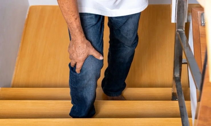 Bất ổn khi đi lại có thể cảnh báo nhiều bệnh. Ảnh minh họa: Fitpaa