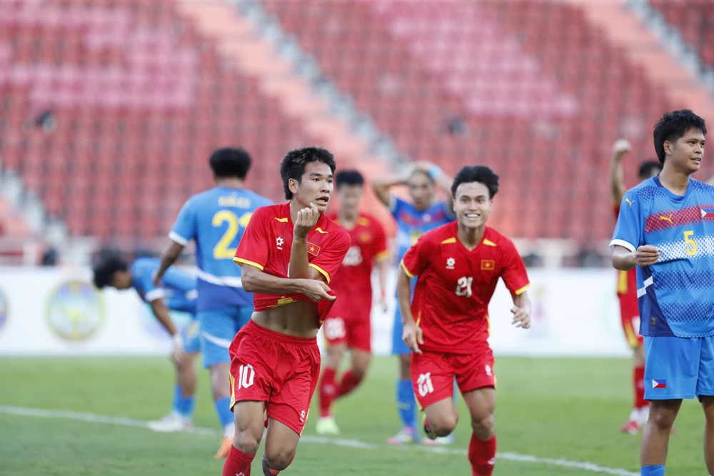 Bàn thắng của Văn Thuận (số 10) đã mở toang cánh cửa vào chung kết SEA Games 33 cho U-22 Việt Nam. ẢNH: VFF van-thuan.jpg