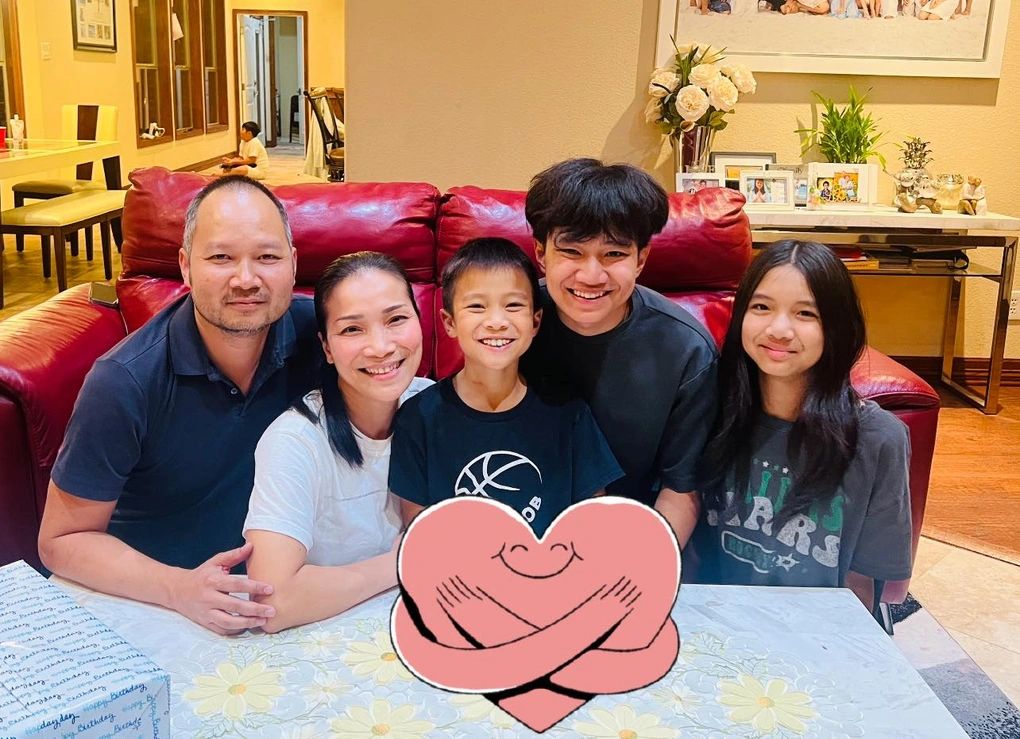 Hồng Ngọc hạnh phúc bên chồng con.