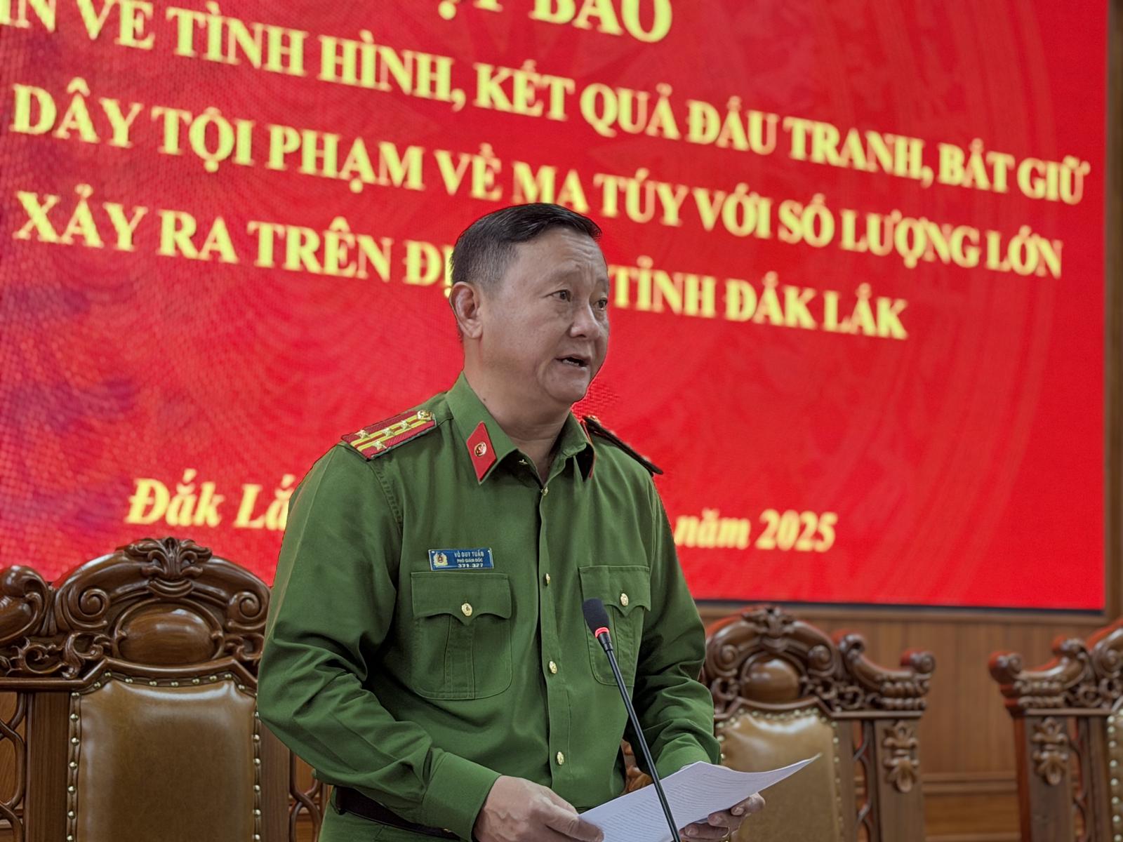 200 cảnh sát đồng loạt khám xét khẩn cấp, bắt 19 người, dùng máy xúc đột kích nhà 'ông trùm' Vũ Đình Trọng- Ảnh 2.