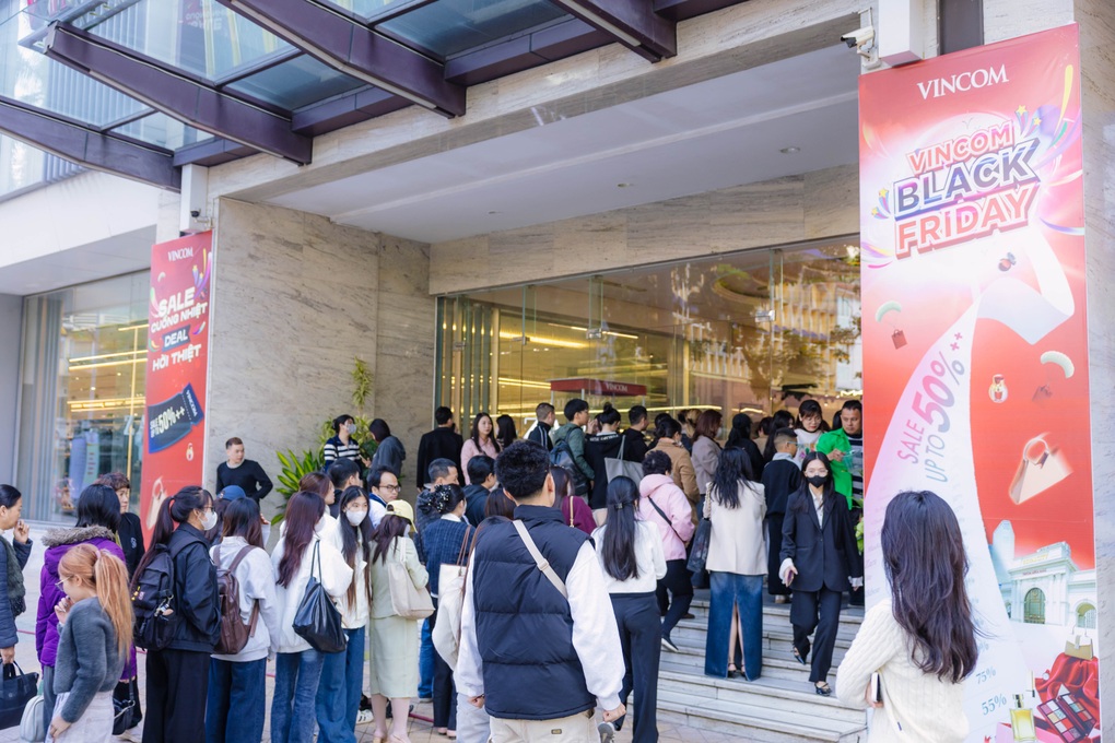 2,3 triệu lượt khách tới Vincom Black Friday 2025 - 1