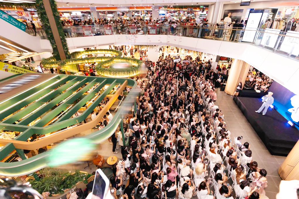 2,3 triệu lượt khách tới Vincom Black Friday 2025 - 6