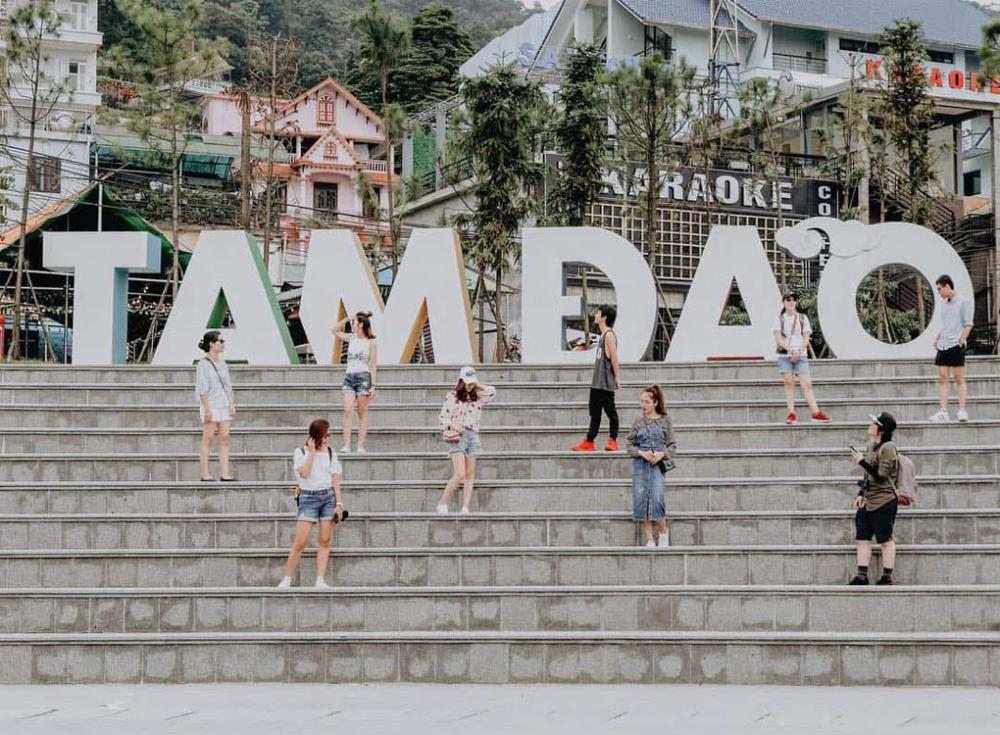 24 giờ ở Tam Đảo: Vừa ăn vừa chơi chỉ vài trăm nghìn đồng, góc nào cũng là background để sống ảo 3 Bạn nên chụp ảnh tại khu quảng trường