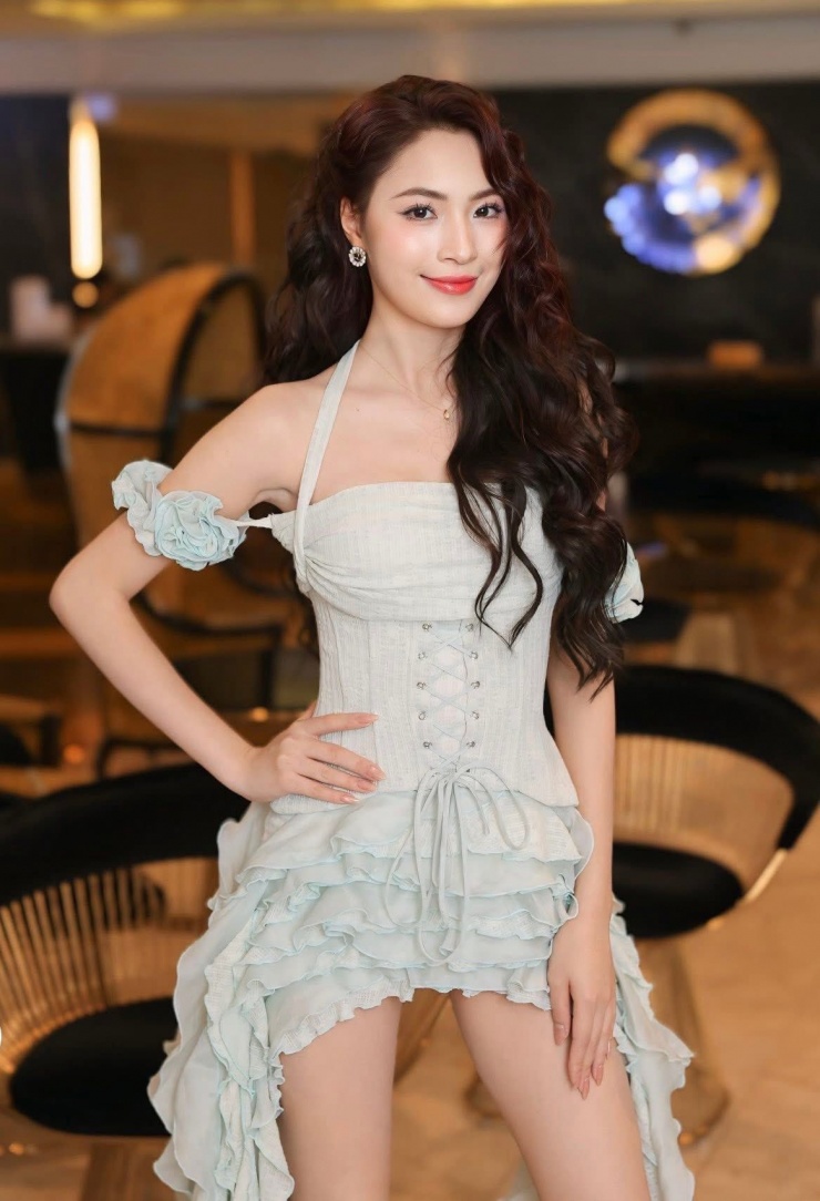 3 người đẹp quê Hưng Yên lọt top Miss World Vietnam 2025, là ai? 3 Đến với Miss World Vietnam 2025, Thu Thủy mang theo khát vọng được chia sẻ câu chuyện của mình — rằng bất kỳ cô gái nào, dù bắt đầu từ những điều bình dị nhất, vẫn có thể vươn lên và tỏa sáng nếu dám ước mơ, dám bước ra khỏi giới hạn và sống hết mình cho điều mình tin tưởng.