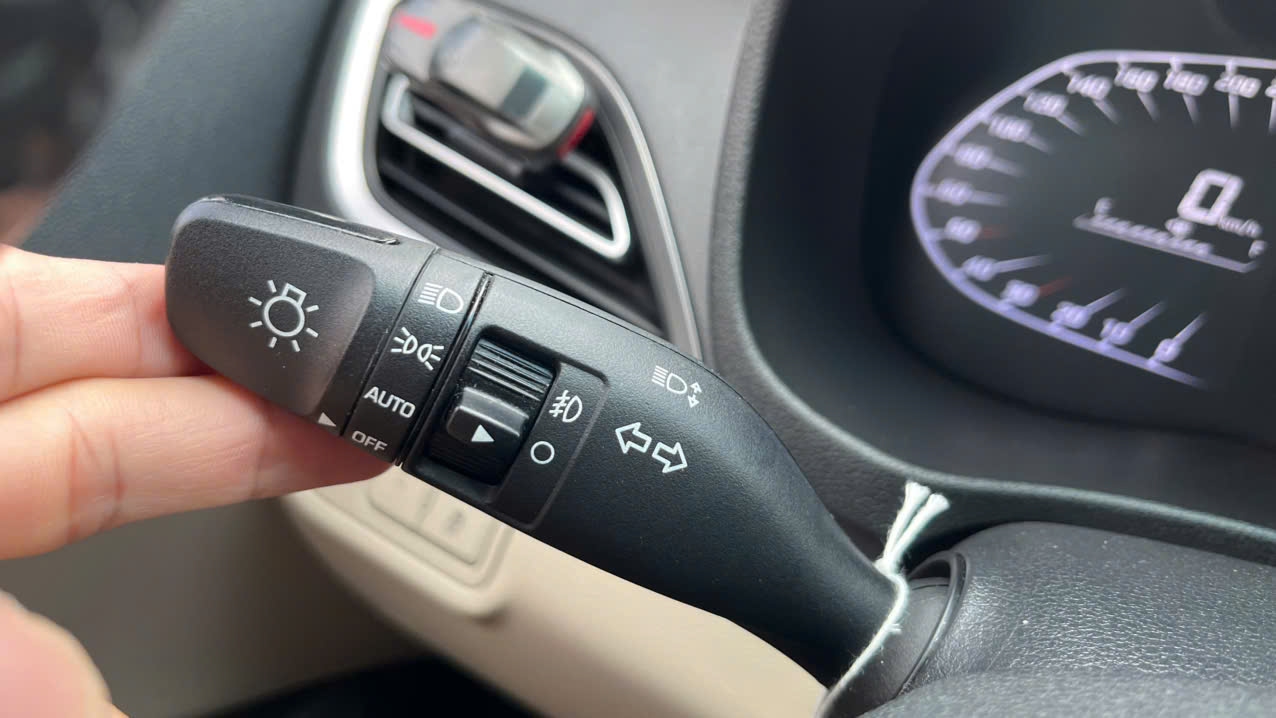 3 trường hợp quên bật đèn xi-nhan khiến tài xế bị phạt - Ảnh 4. 3 trường hợp quên bật đèn xi-nhan khiến tài xế bị phạt - Ảnh 4.