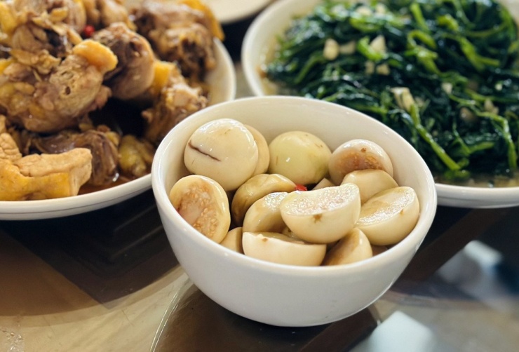 Hạn chế các món chua cay, dầu mỡ giảm nguy cơ mắc ung thư. Ảnh minh họa: Ban Mai 