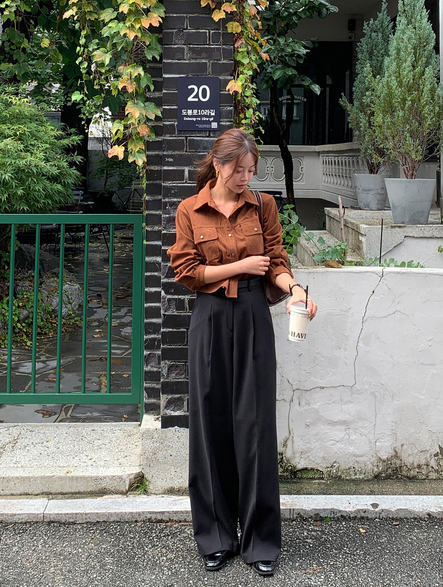 4 Mẫu quần công sở 2026 giúp bạn luôn mặc đẹp và tự tin suốt năm - Ảnh 1. 4 Mẫu quần công sở 2026 giúp bạn luôn mặc đẹp và tự tin suốt năm - Ảnh 1.