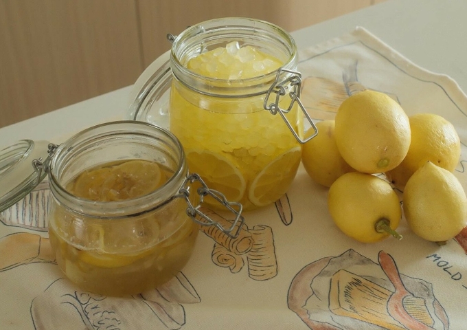 Mật ong và chanh vàng hỗ trợ tăng cường sức khỏe, rất tốt trong những ngày đông. Ảnh: Song Hà