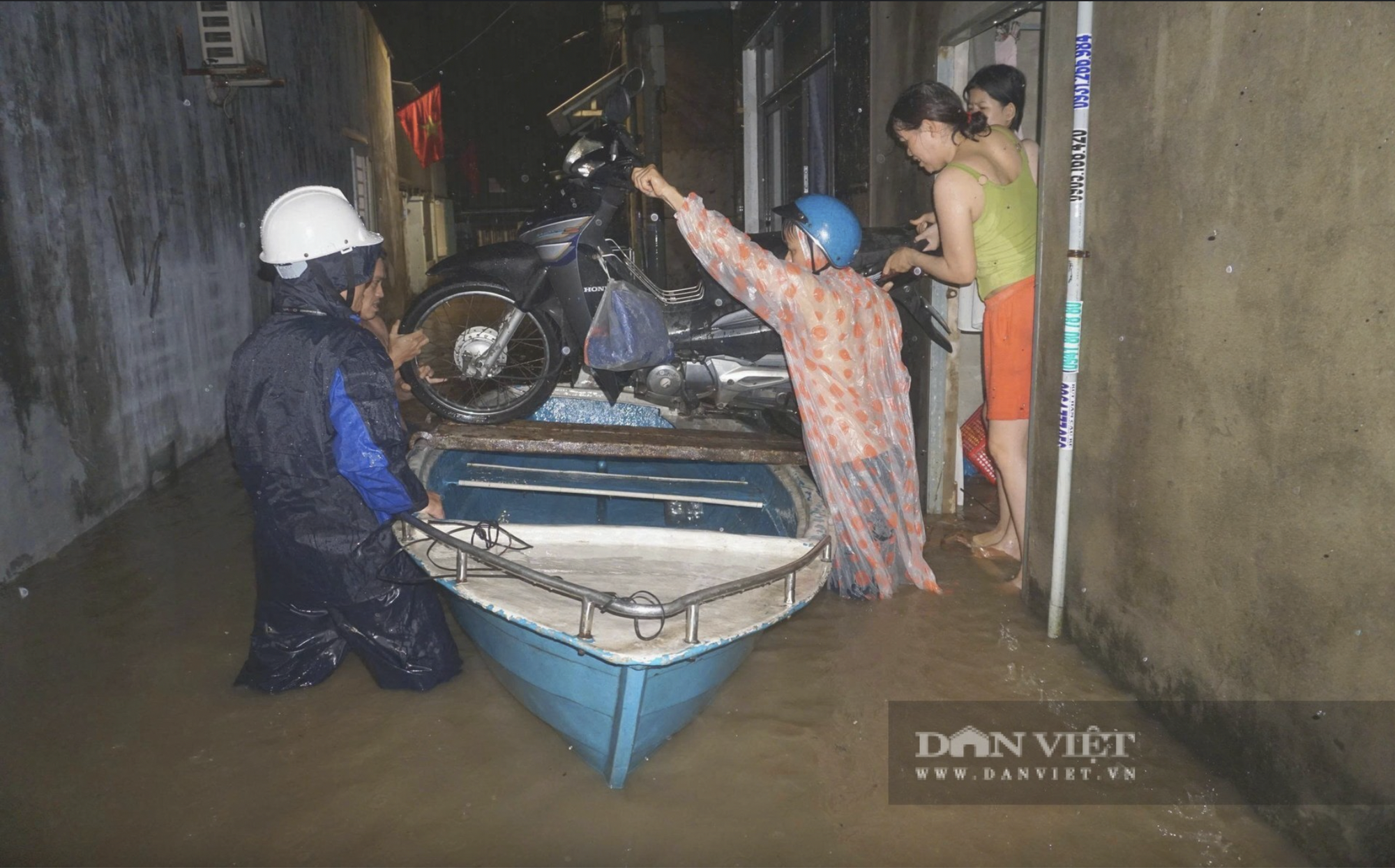 Bức tranh thiên tai khốc liệt năm 2025 qua những con số kỷ lục chưa từng ghi nhận: 419 người chết, cuốn trôi hơn 97.000 tỷ đồng- Ảnh 1.