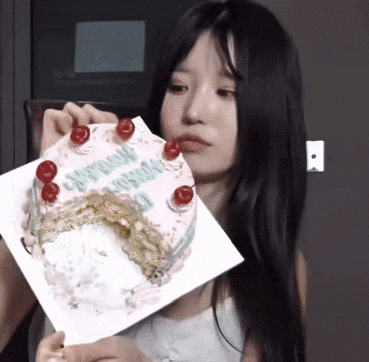 42 triệu người xem cả dàn sao thi nhau làm rơi bánh kem, bóc trần mục đích sau hành động khó hiểu?- Ảnh 1.