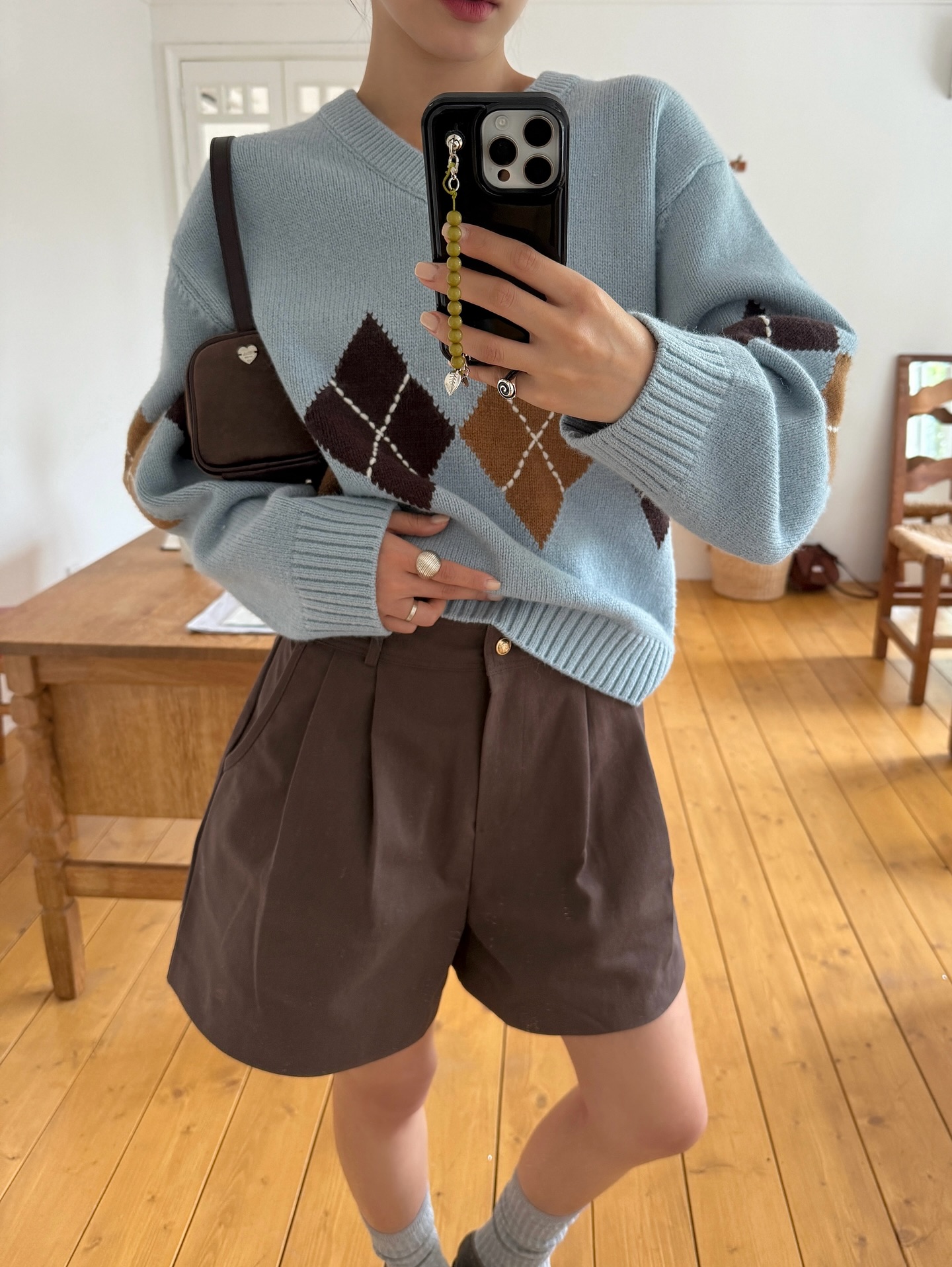 5 cách mặc áo len hack tuổi "bất bại", chắc chắn là nhiều chị em chưa biết hết 1 5 cach mac ao len hack tuoi bat bai chac