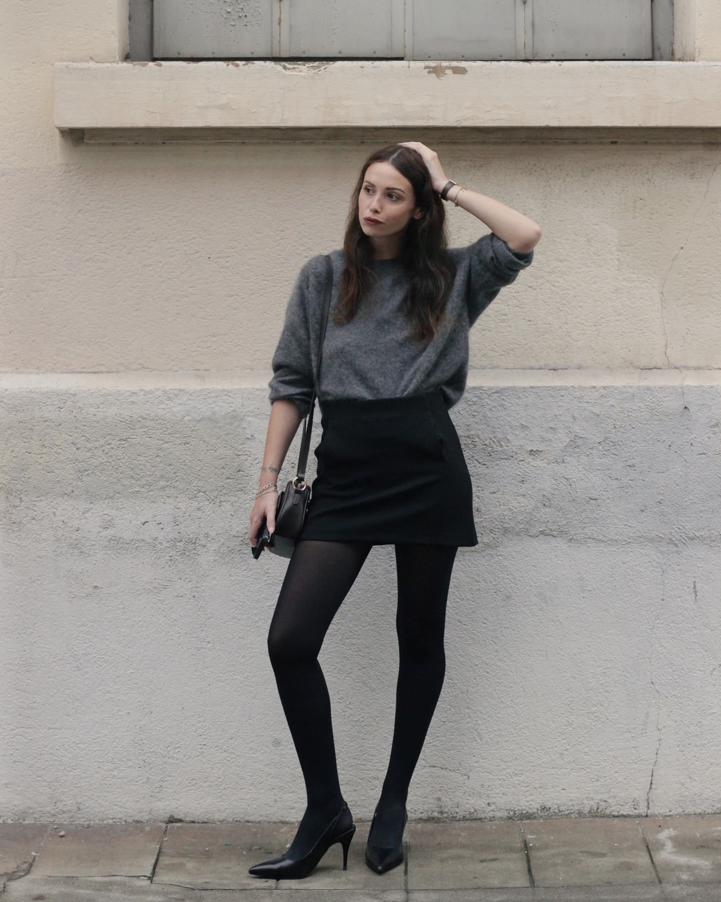 5 cách mặc áo len không cầu kỳ mà đẹp long lanh của phụ nữ Pháp- Ảnh 1.