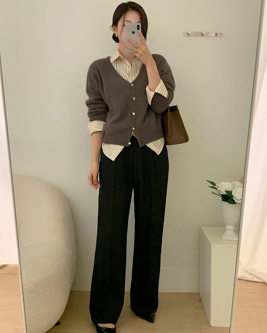 5 cách mặc áo len theo style tối giản, áp dụng suốt mùa đông năm nay cũng không thấy chán- Ảnh 9. 5 cách mặc áo len theo style tối giản, áp dụng suốt mùa đông năm nay cũng không thấy chán- Ảnh 9.