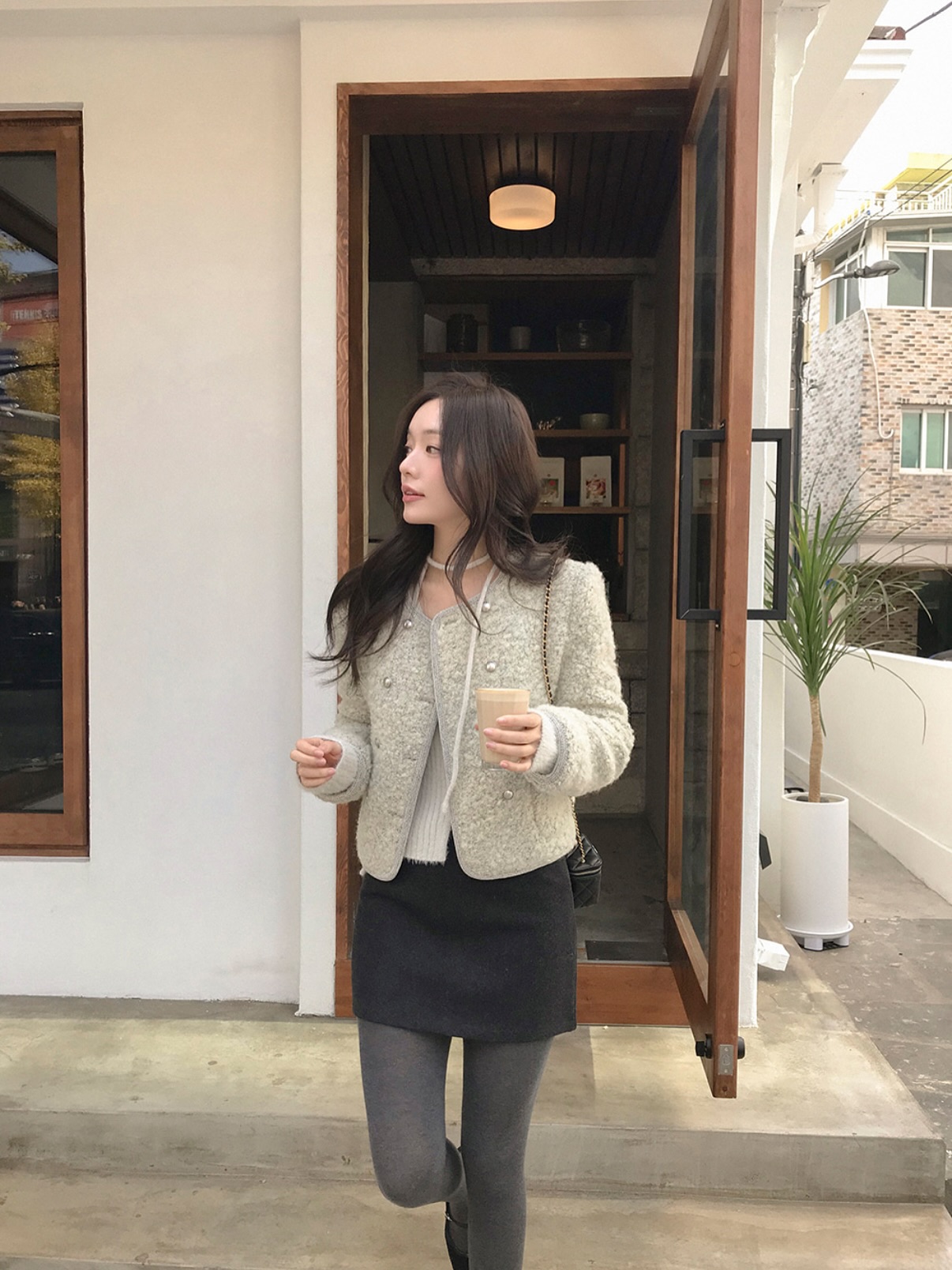 5 Cách phối chân váy ngắn lung linh cho mùa lễ hội và mùa xuân thêm xinh đẹp - Ảnh 1. 5 Cách phối chân váy ngắn lung linh cho mùa lễ hội và mùa xuân thêm xinh đẹp - Ảnh 1.